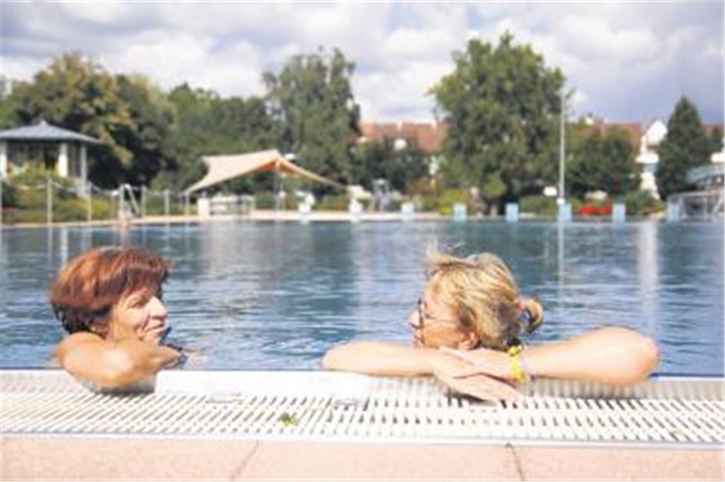Herbstliche Temperaturen haben für die Stammgäste im Mühlacker Freibad auch ihr Gutes: viel Platz zum Schwimmen.
Foto: Gollnow