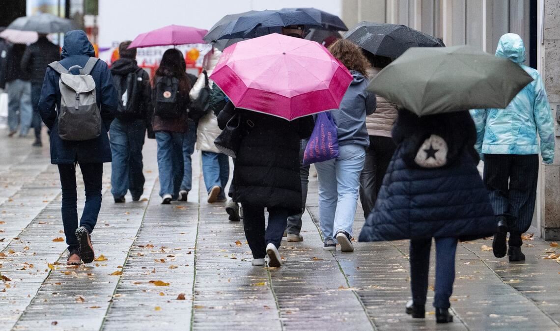 Herbstliches Wechselspiel aus Sonne, Nebel und Wolke zum Monatsende. Danach folgt Regen (Archivbild).