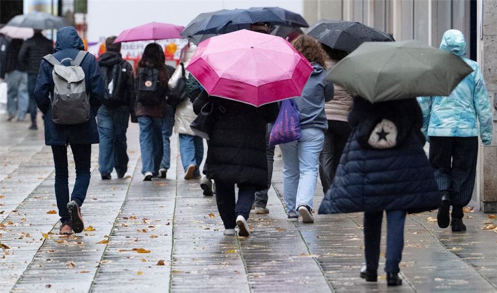 Herbstliches Wechselspiel aus Sonne, Nebel und Wolke zum Monatsende. Danach folgt Regen (Archivbild).