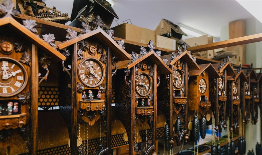 Hersteller streben einen Schutz der Kuckucksuhr als Kulturerbe an.