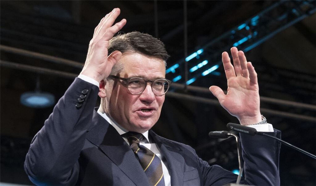 Hessens Ministerpräsident Boris Rhein (CDU) kritisierte in Fellbach (Rems-Murr-Kreis) die Grünen und deren Spitzenkandidaten Cem Özdemir scharf.