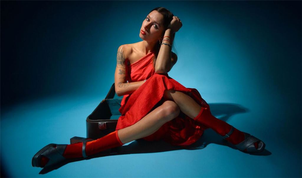 „Heute wird man gebucht, weil Leute auf Instagram schauen, wie viele Follower man hat, oder auf Spotify, wie viele Plays“, sagt Alisa Scetinina.
