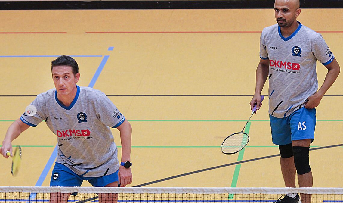 Hier erfolgreich im Einsatz: Andreas Riedlinger (li.) und Alfred Sebastian holen für Mühlacker im zweiten Herrendoppel einen Punkt. Foto: privat