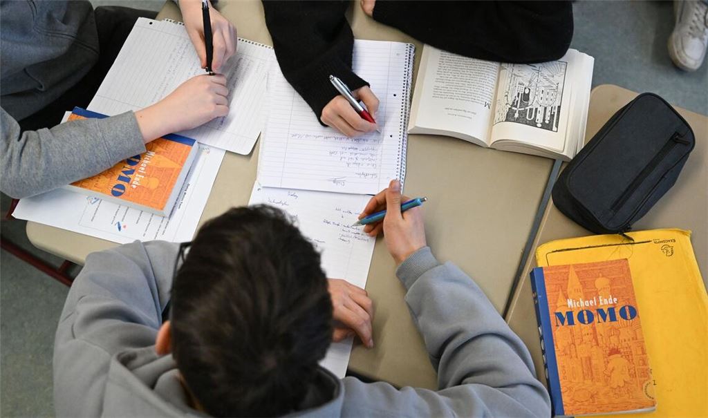 Hier machen Achtklässler einer Realschule eine Literaturinterpretation.