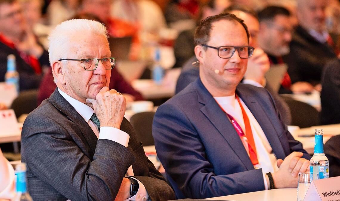 Hier  noch einträchtig beieinander: Winfried Kretschmann (links) und DGB-Landeschef Kai Burmeister Ende Januar auf der Bezirkskonferenz des Gewerkschaftsbundes.