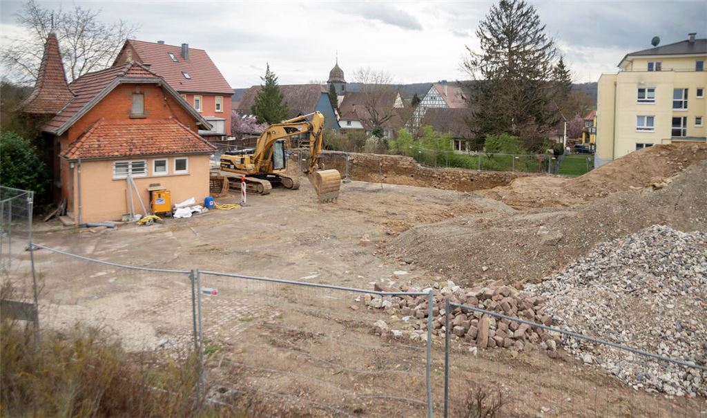 Hier sollen in vier Mehrfamilienhäuser 30 Wohnungen entstehen. Foto: Fotomoment