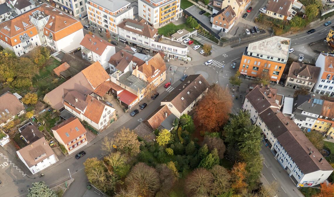 Hier sollen nach den neuen Plänen zwei gleich hohe Baukörper entstehen. Fotos: Archiv