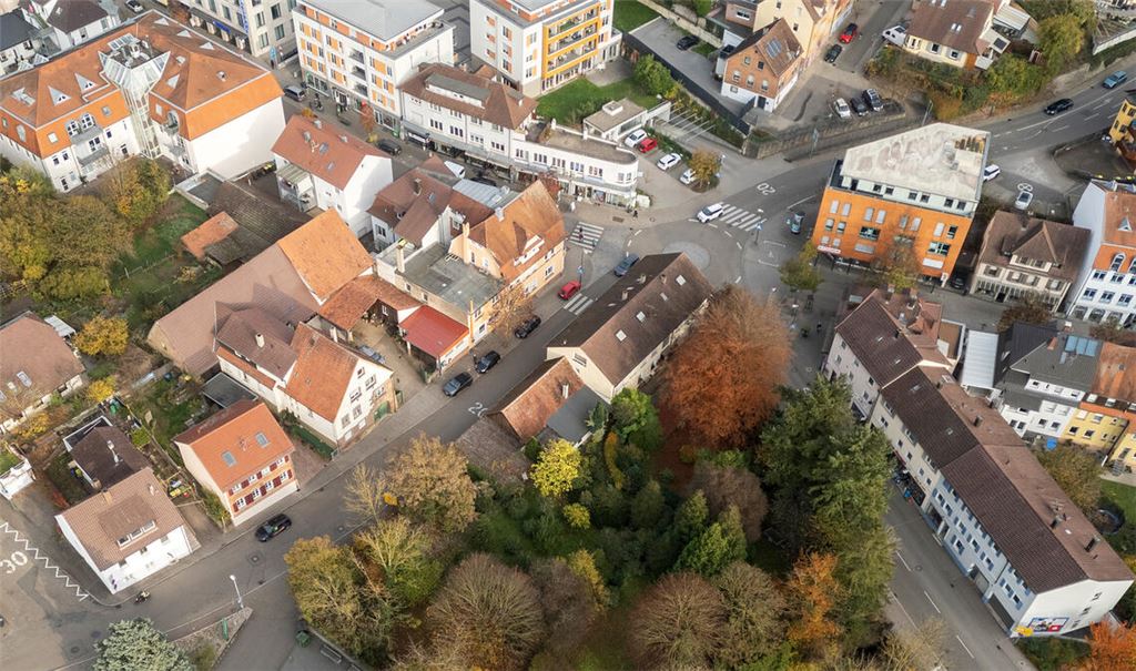 Hier sollen nach den neuen Plänen zwei gleich hohe Baukörper entstehen. Fotos: Archiv