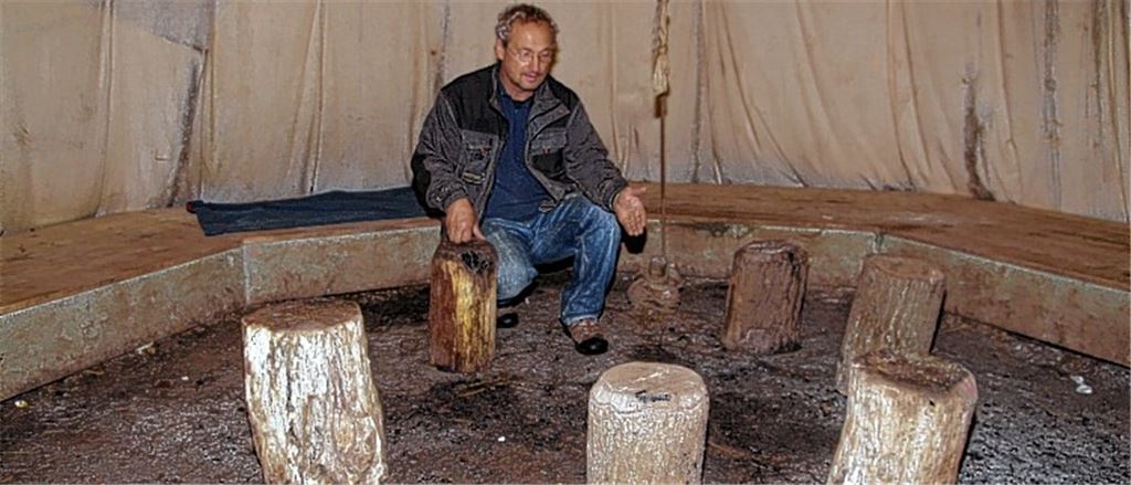 Hier stand die gestohlene Feuerschale: Klemens Köberle von Araneus am Tipi-Tatort. Foto: Sadler