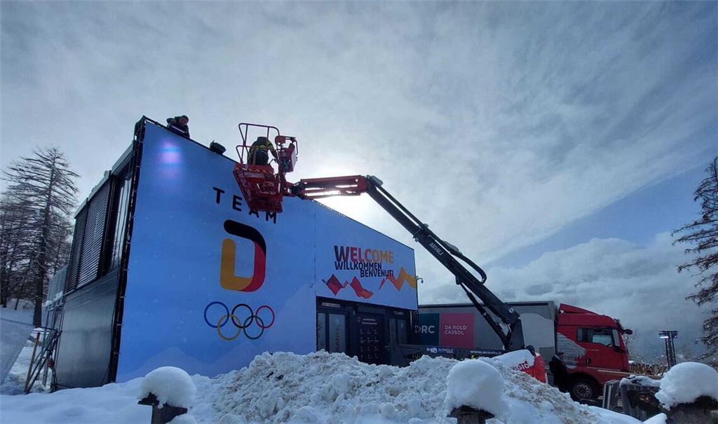 Hier werden die Fans des deutschen Teams empfangen – noch aber wird an der Fan-Zone am Deutschen Haus in Cortina gearbeitet.