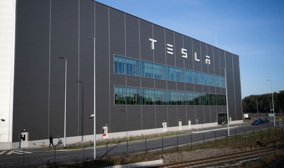 Hier wird bald ein Betriebsrat gewählt: Tesla in Grünheide. (Archivbild)
