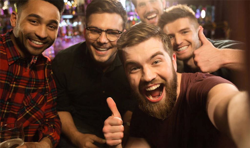 Hier zeigen wir Ihnen 64 Ideen, was Sie samstags machen können. (Alleine, mit Freunden, Kindern oder zu zweit - mit oder ohne Geld)