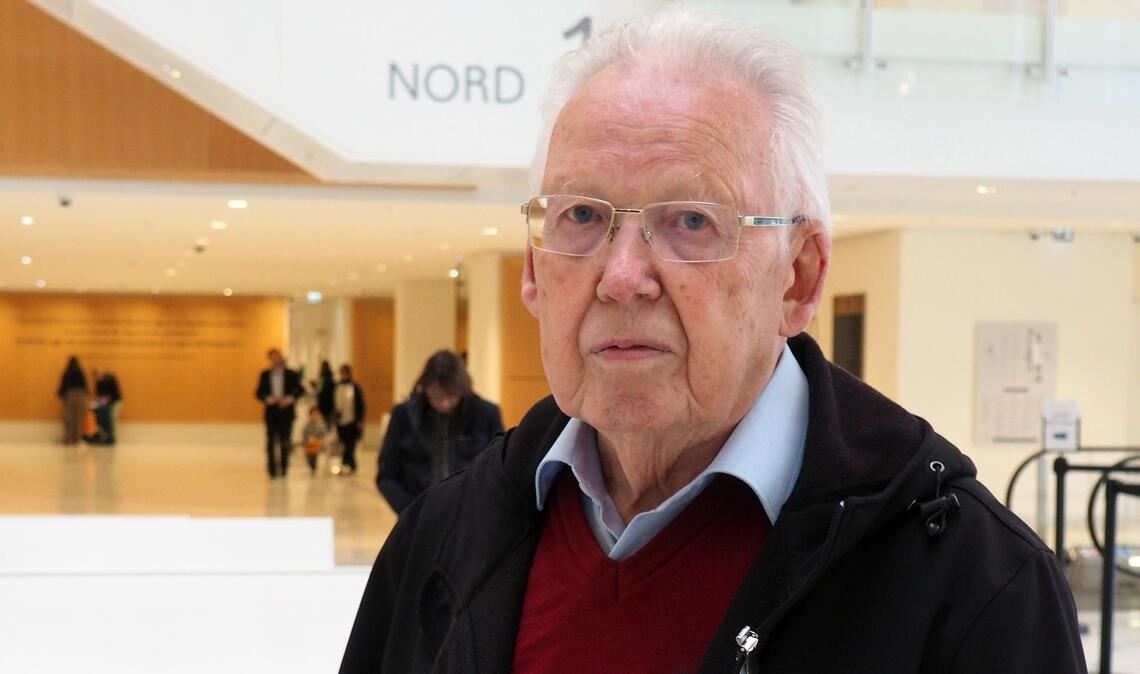Hinterbliebene wie Bernd Gans, der bei dem Absturz seine Tochter verlor, empfinden über den Schuldspruch im Prozess Genugtuung. (Archivbild)