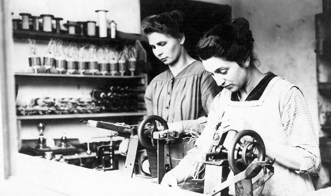 Historische Aufnahme aus einer Erbe-Werkstatt