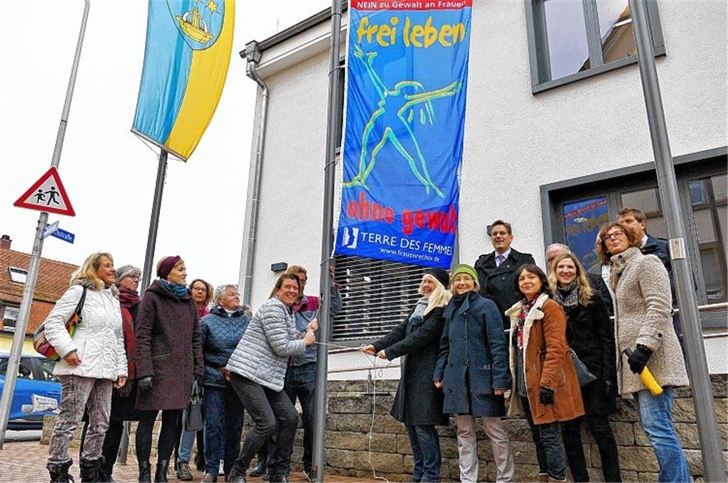 Flagge zeigen gegen Gewalt an Frauen