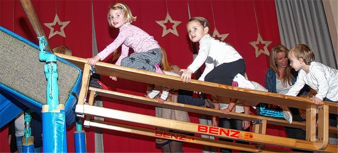 Hoch hinaus geht es schon für die Kleinsten bei der Weihnachtsfeier.