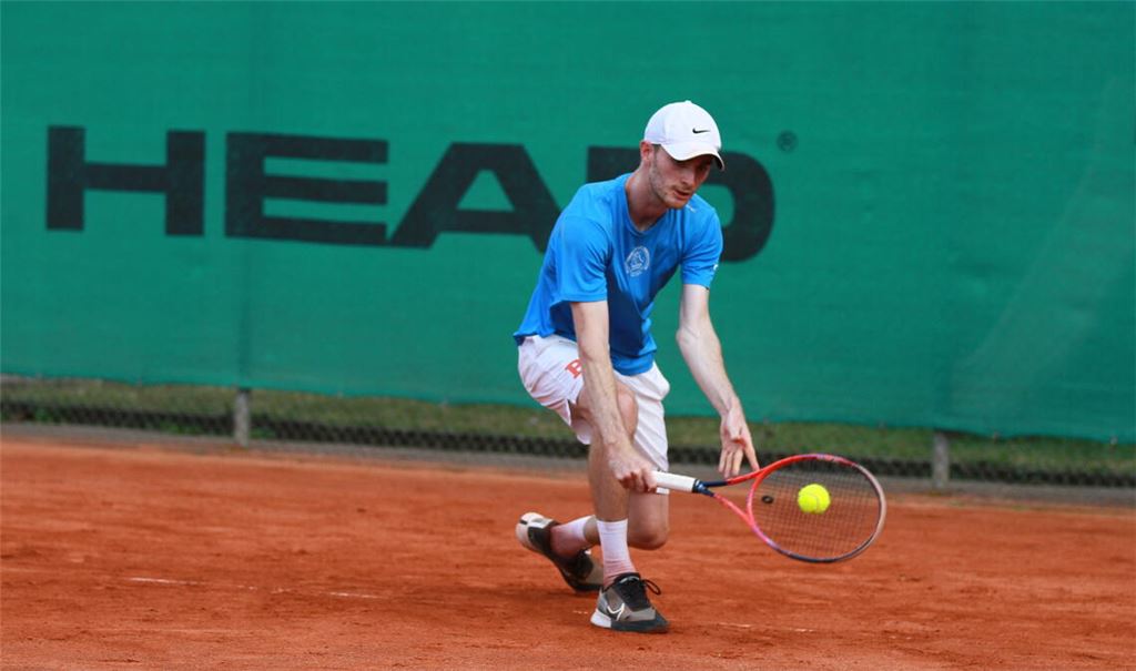 Hochklassiges Tennis in Enzberg: Sieger Maximilian Scholl im Endspiel.