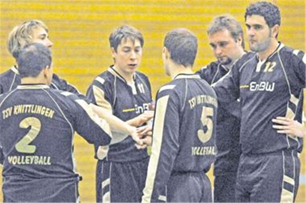 Hochkonzentriert schwören sich die Knittlinger auf das Match ein. In dieser Saison läuft es bis dato wie am Schnürchen, der größte Erfolg der Clubhistorie scheint zum greifen nah. Foto: Fotomoment