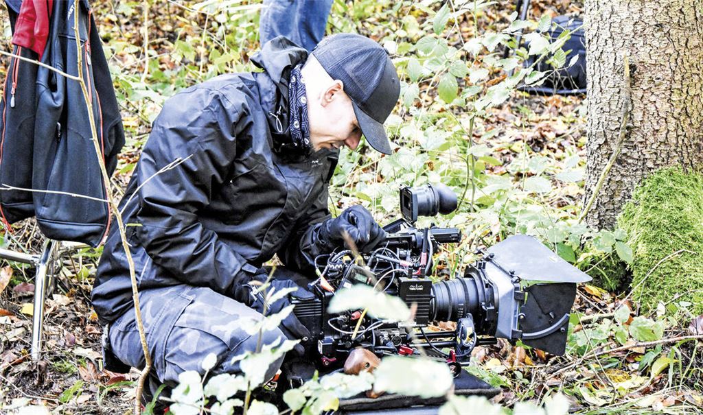 Hochprofessionell hat ein gut 30-köpfiges Team eine Vorschau für das Filmprojekt erstellt. Bild rechts: die Hauptdarstellerinnen Sarah Stork und Mina Riebau (re.) Fotos: privat
