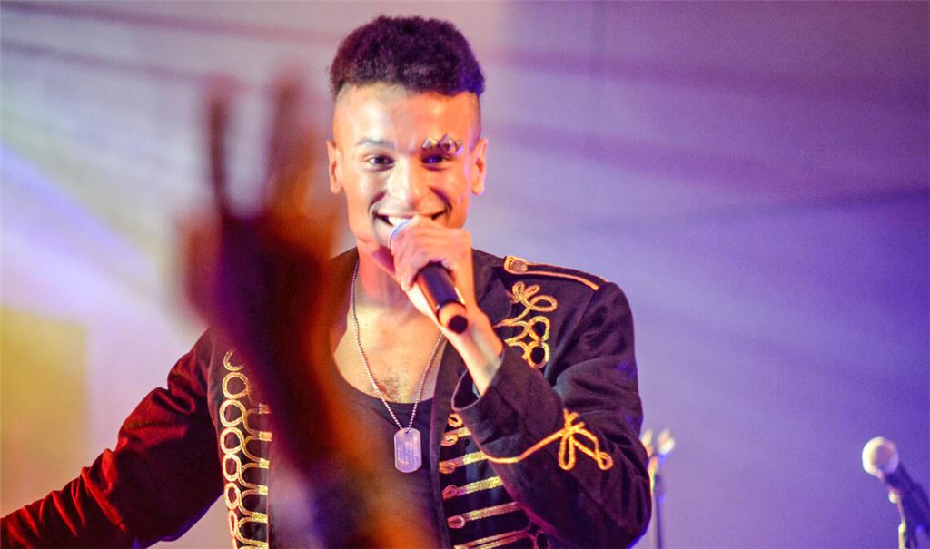 Hohe „Promi-Dichte“ bei der Jubiläumsparty in Schützingen: Der DSDS-Gewinner 2016, Prince Damien, fliegt eigens aus Mallorca ein. Fotos: Stahlfeld
