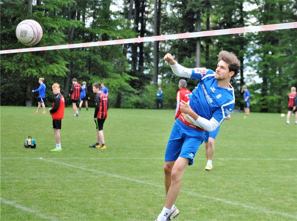 Hohenklingens Angreifer Bastian Dangel in Aktion Haller