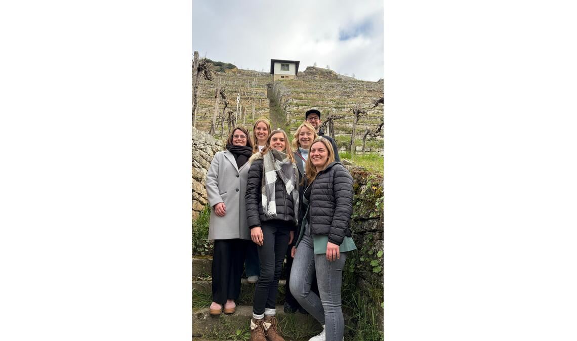 Hoher Besuch in den Steillagenterrassen der Lemberland Kellerei über dem Roßwager Enztal. Foto: Weinbauverband Württemberg
