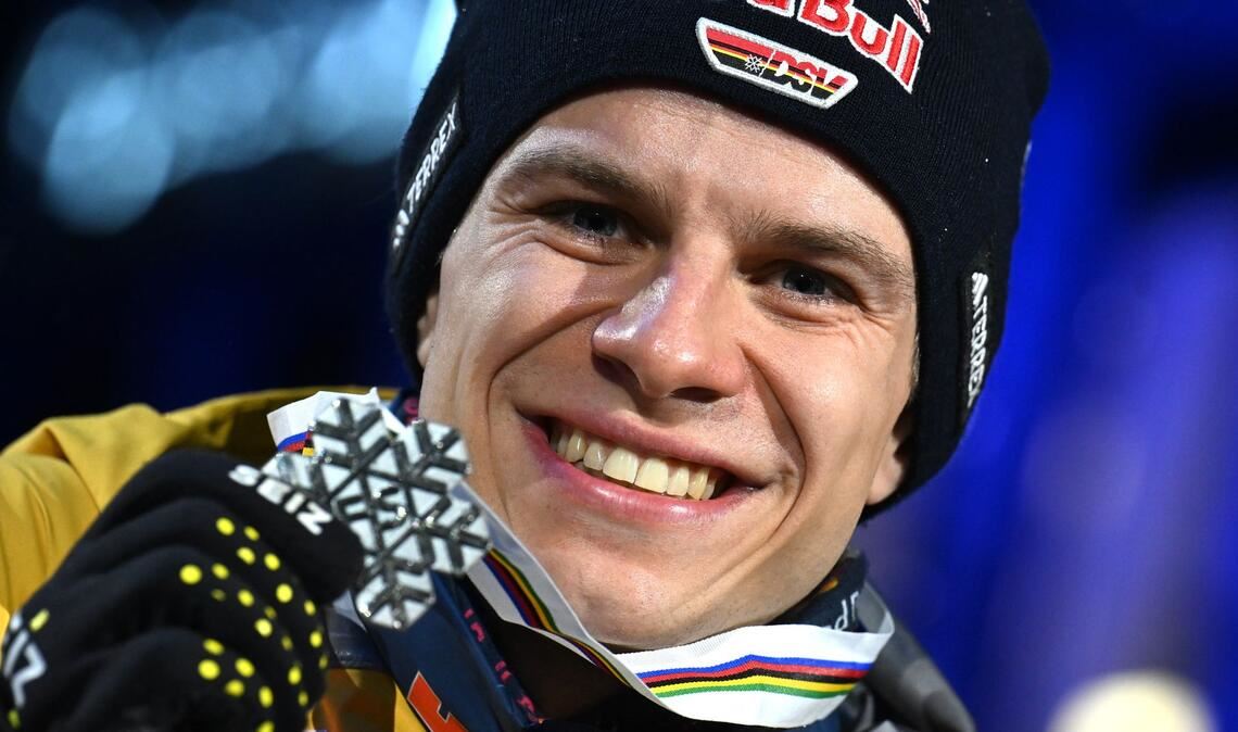 Holte bei der WM 2025 die einzige Skisprung-Medaille: Andreas Wellinger.