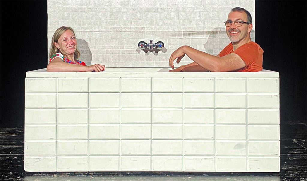 Hommage an Loriot: Katinka Rabenseifner und Paul Taube machen Lust auf das neue Osterfeld-Programm. Foto: Weber