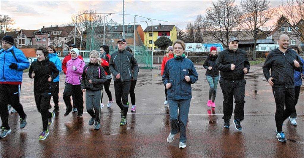 Hopp, hopp, hopp: Die Aktion „Laufend fit“ macht sogar aus Bewegungsmuffeln begeisterte Hobby-Läufer. Ein Geheimnis des Erfolgs ist die positive Gruppendynamik.