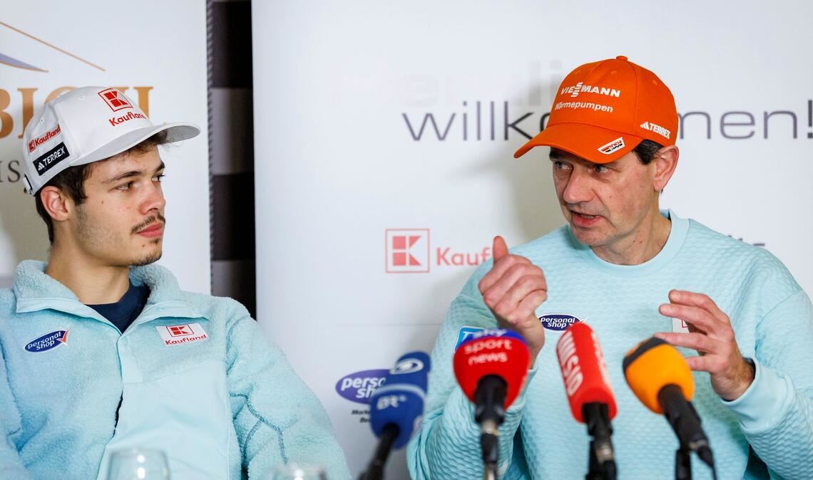 Horngachers Verhältnis zu Philipp Raimund (l) war mal schwierig. (Archivbild)