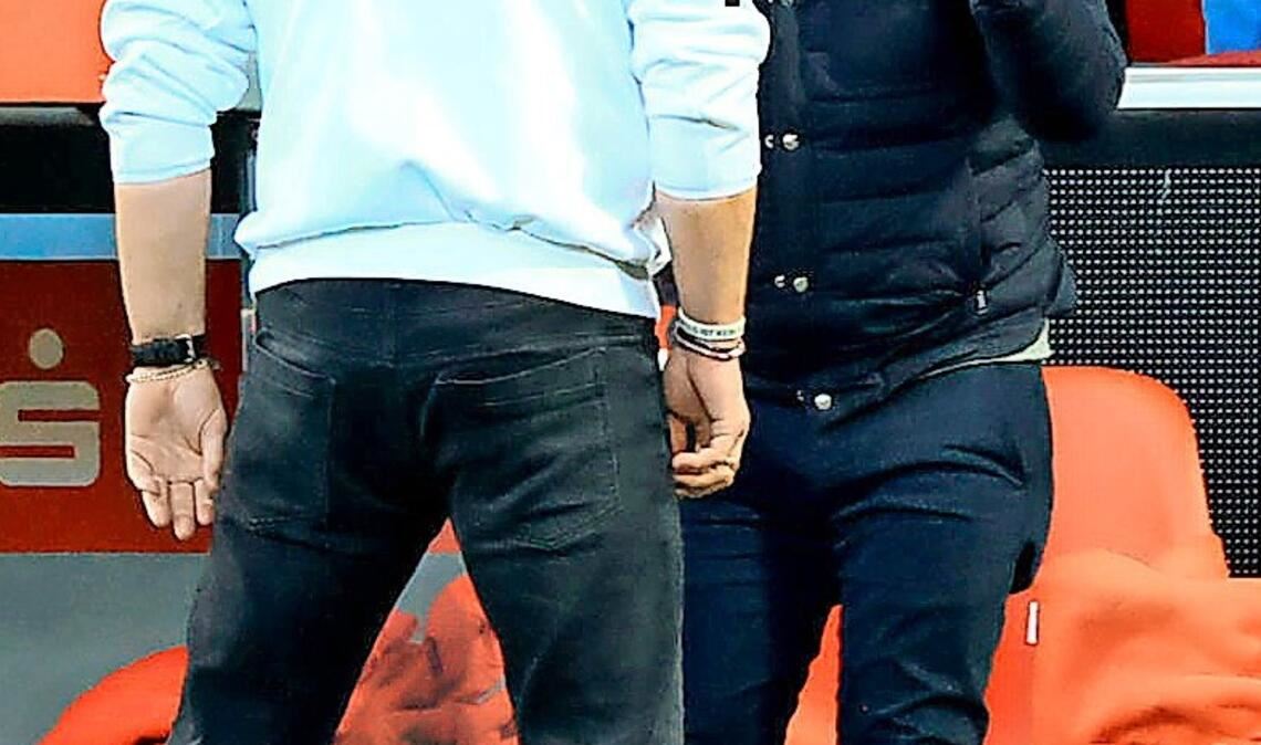 Horst Heldt (re.) jubelt mit Union-Coach Steffen Baumgart