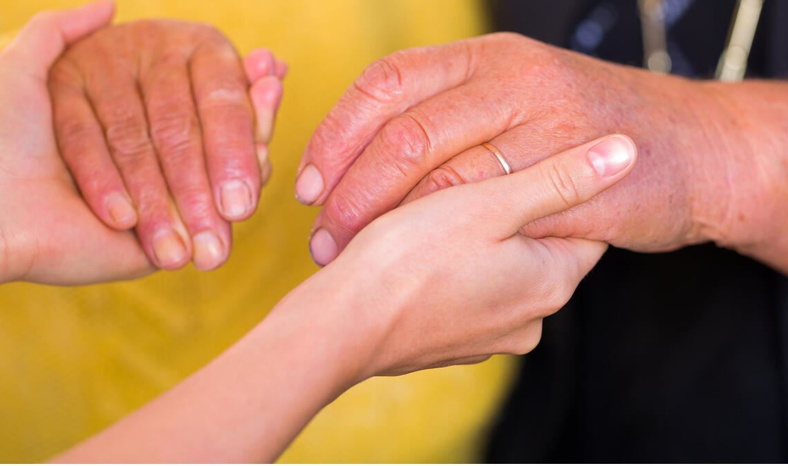 Hospizbegleiter wollen Sterbende nicht alleine lassen, sondern für sie da sein. Ihr Fokus liegt auf „gutem Sterben“, nicht auf „schnellem Sterben“. Foto: Fotolia