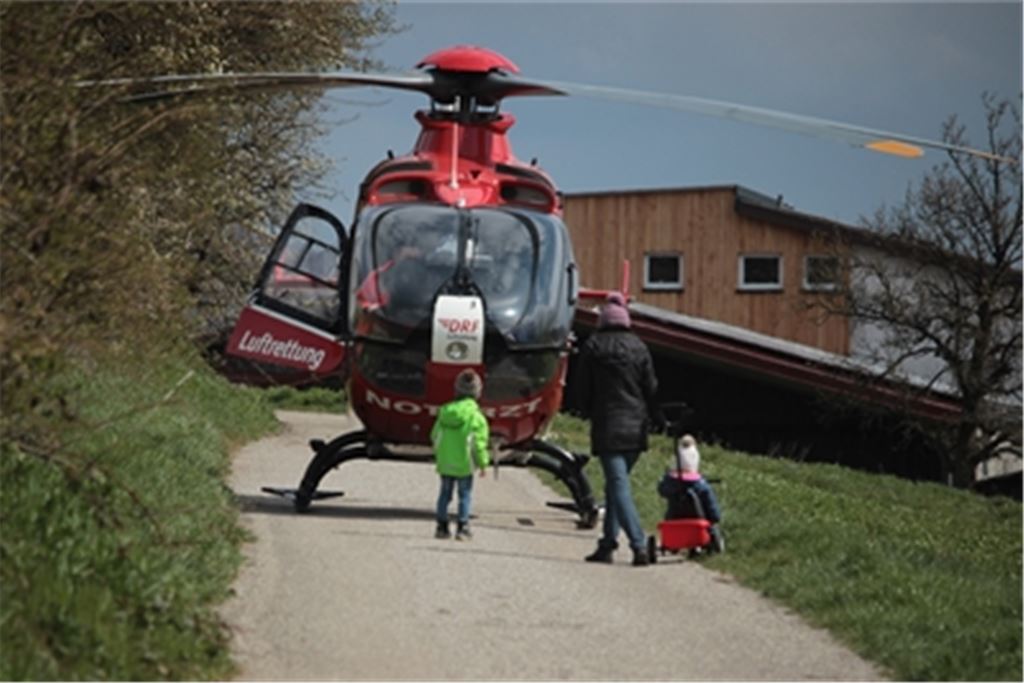 Hubschrauber in Schützingen. Foto: Huber