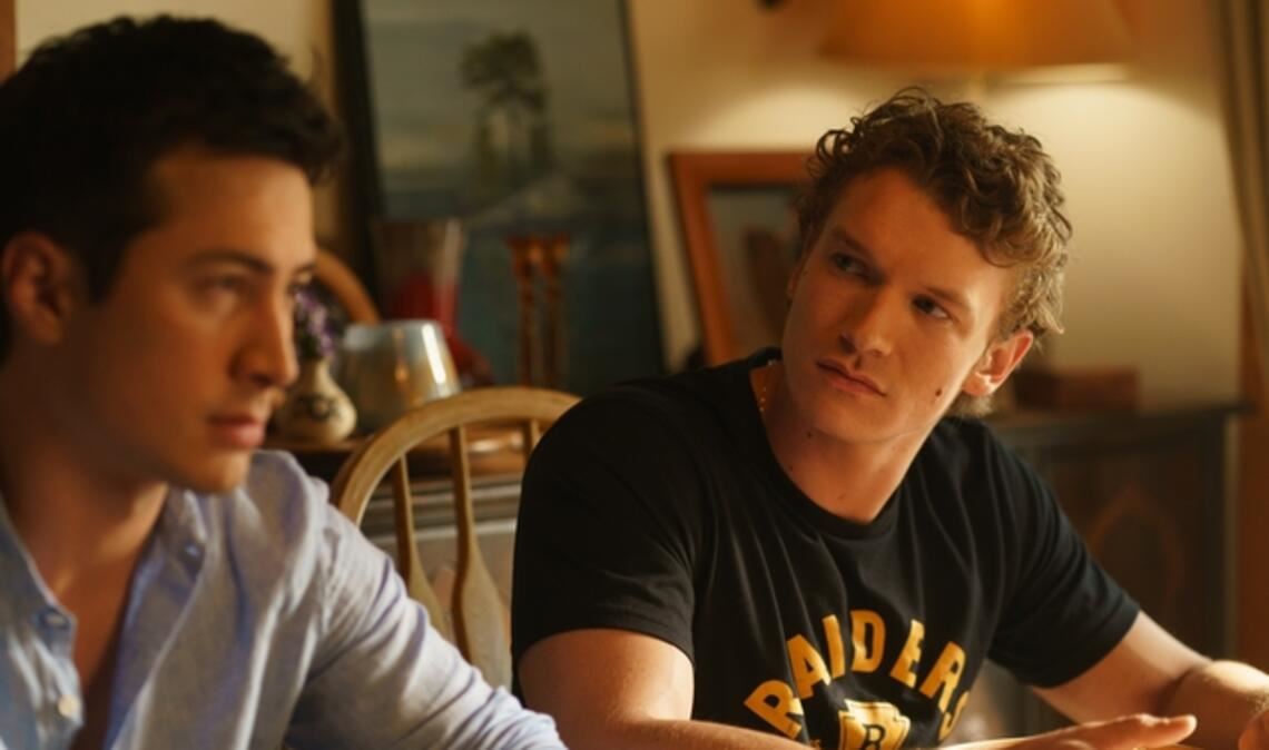 Hudson Williams (l.) und Connor Storrie sind die Stars aus "Heated Rivalry".