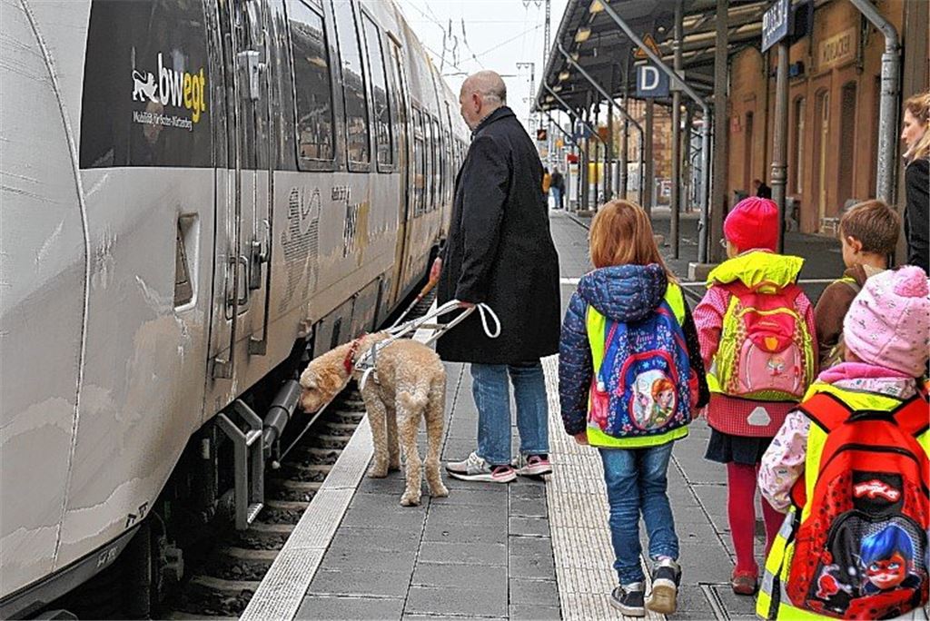 Am Bahnhof blind orientieren