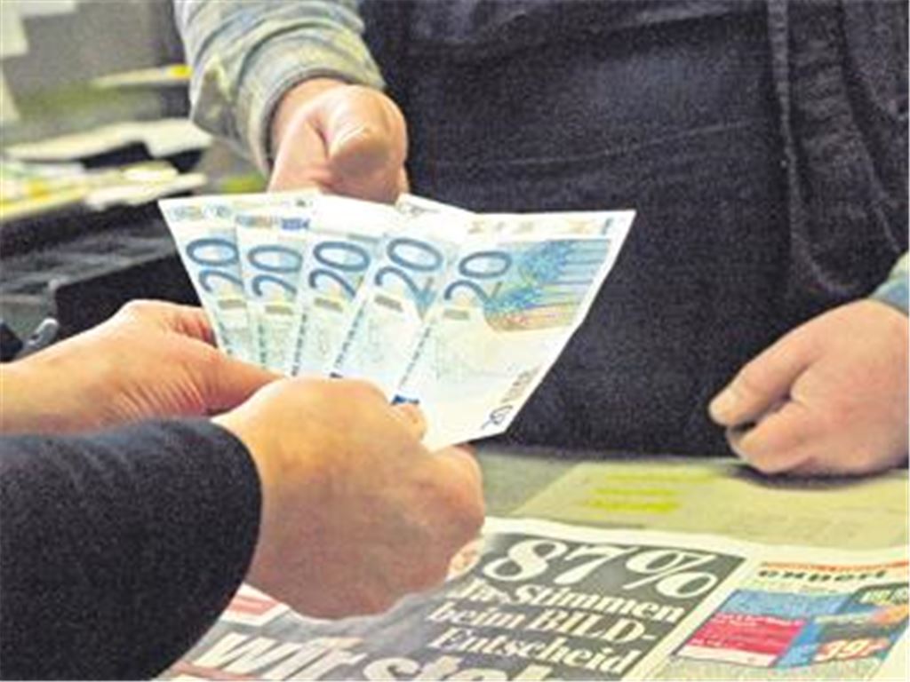 Hundert 20-Euro-Blüten hat der Angeklagte für 900 Euro gekauft und unter anderem an Tankstellen in Mühlacker unters Volk gebracht. Archivfoto: Eier