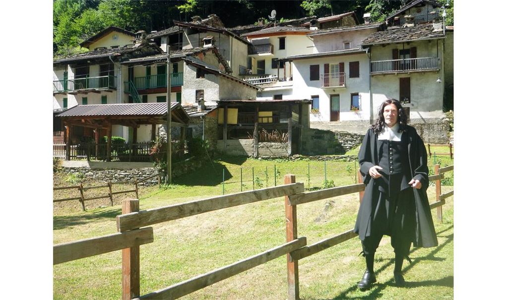 Hunderte Bilder hat Manfred Rapp von seiner Reise, hier eine Aufnahme aus Balziglia, mitgebracht. Fotos, Gespräche, Eindrücke sollen ihm Stoff für Vorträge, neue Impulse für Stadtführungen, Artikel in Fachzeitschriften und mehr liefern. Er selbst hat im Kostüm des Henri Arnaud vor Ort für Aufmerksamkeit gesorgt. Fotos: privat
