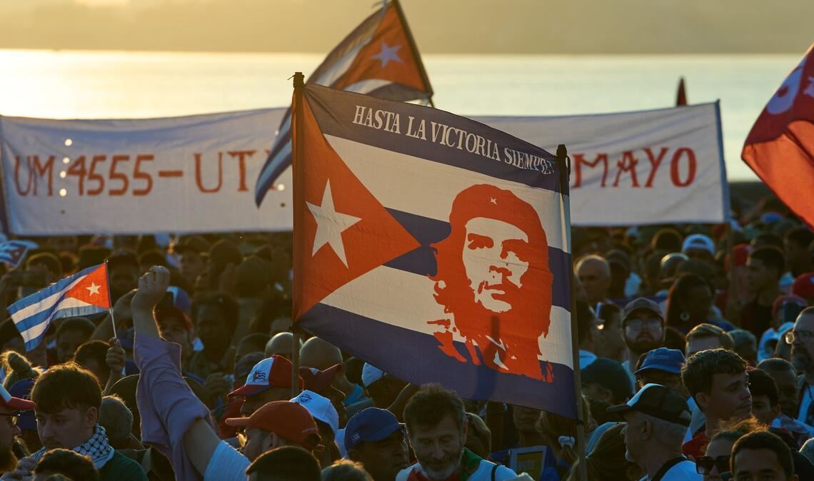Hunderttausende Kubaner protestieren gegen das US-Embargo.
