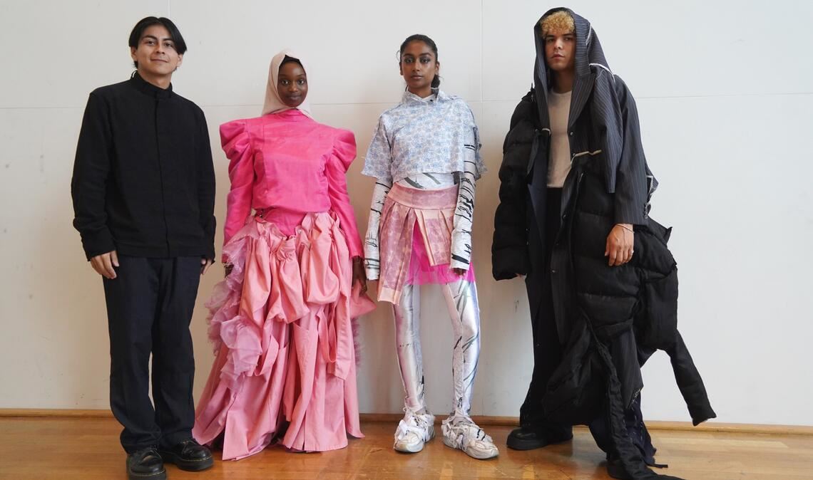 „I-Dentity“ heißt die Kollektion, die Bachelor-Absolvent Sebastian Adam entworfen hat. Sie gehört zu den herausragenden Arbeiten des Sommersemesters. Foto: Roller