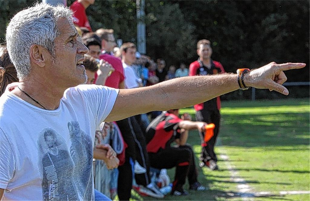 „Ich bin schon jetzt stolz auf meine Truppe“: Trainer Eberhard Braun fühlt sich beim FV Knittlingen wohl und schlägt ein Angebot aus der Verbandsliga aus. Archivfoto: Eigner