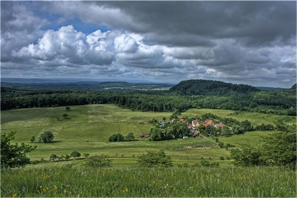 Idyllisch gelegen: die Grangie Füllmenbacher Hof in der Klosterlandschaft Maulbronn/Stromberg. Foto: VDN-Fotoportal/S. Plewinski