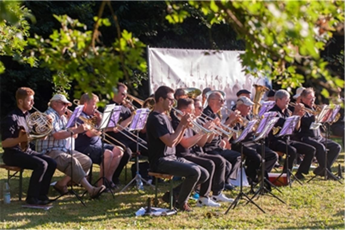 Idyllische Parkatmosphäre bei der Brass Night des Posaunenchors Schmie. Foto: Fotomoment