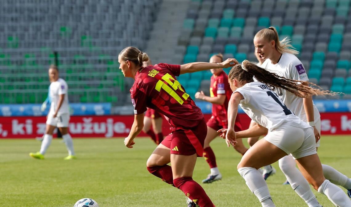 Ihr Eckball leitete das 1:0 ein: Klara Bühl (l).