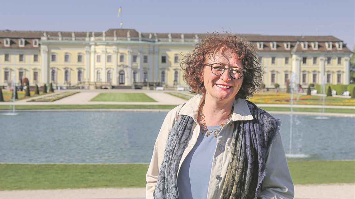 „Das ist schon ein Traumjob“ Ihre künftige Wirkungsstätte – das „Blühende Barock“ in Ludwigsburg – kennt die Wahl-Dürrmenzerin Petra Herrling schon von Kindesbeinen an. Fotos: Deeg