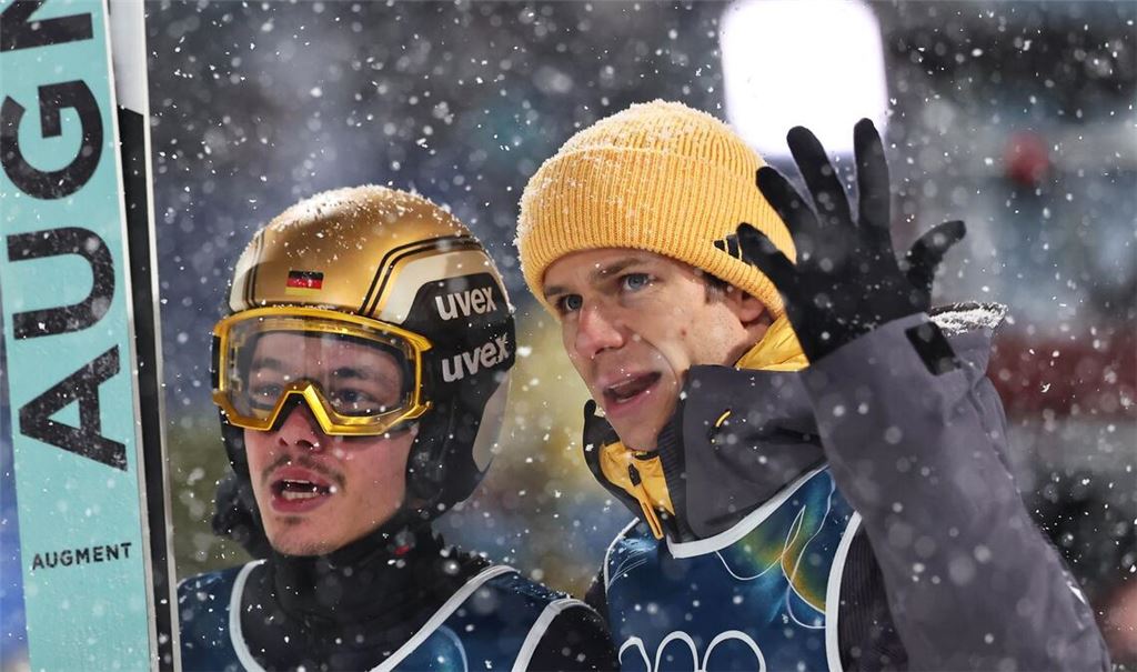 Ihren Olympia-Abschied aus Italien haben sich Philipp Raimund (l) und Andreas Wellinger anders vorgestellt.