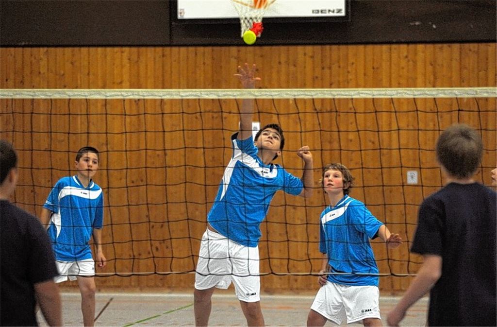 Illingens Feuerwehrnachwuchs spielt beim Indiaca-Turnier mit großem Einsatzwillen.