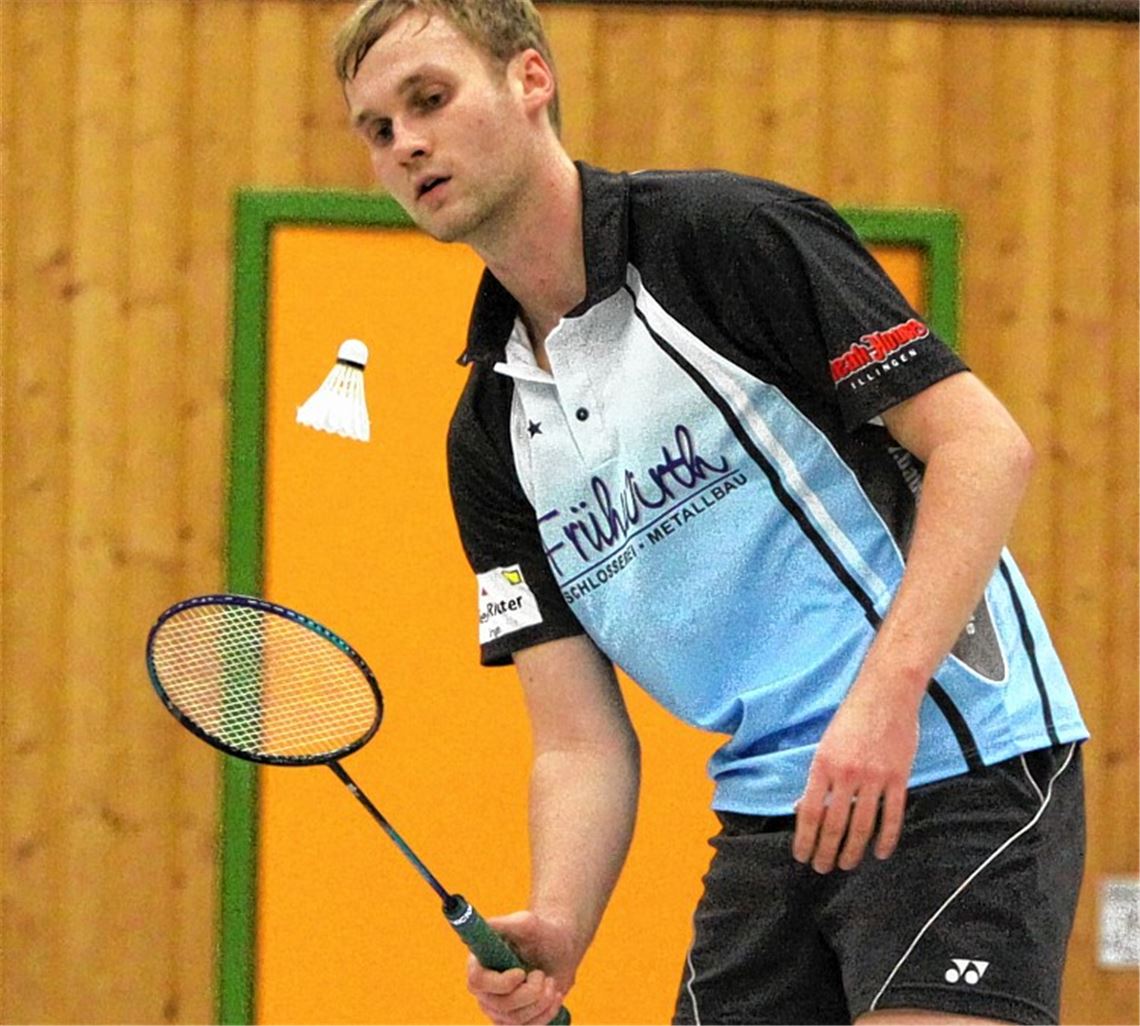 Illingens Kapitän Matthias Munzig lässt den Ball tanzen: „Der Punkt könnte am Ende für den Klassenerhalt entscheidend sein.“. Archivfoto: Eigner