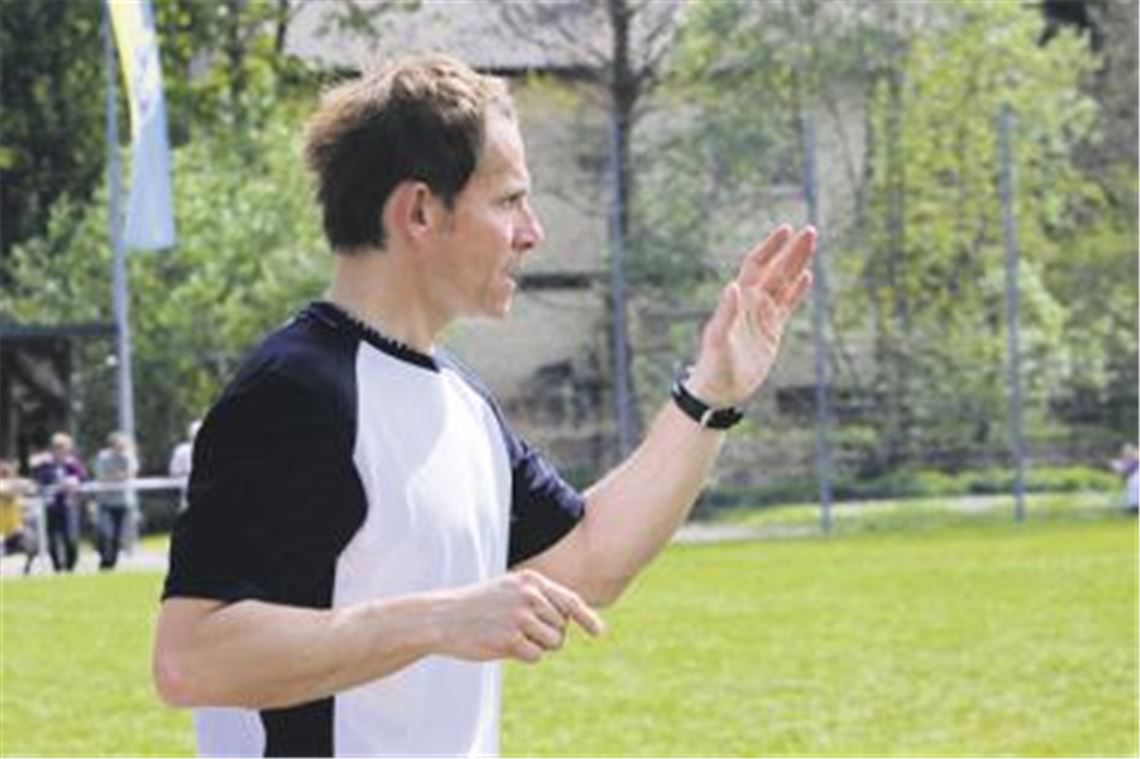 Illingens Trainer Thomas Fritsch baut neun junge Talente in sein Team ein, hält aber dennoch einen Spitzenplatz in der Kreisliga A3 für möglich. 
Foto: Eigner