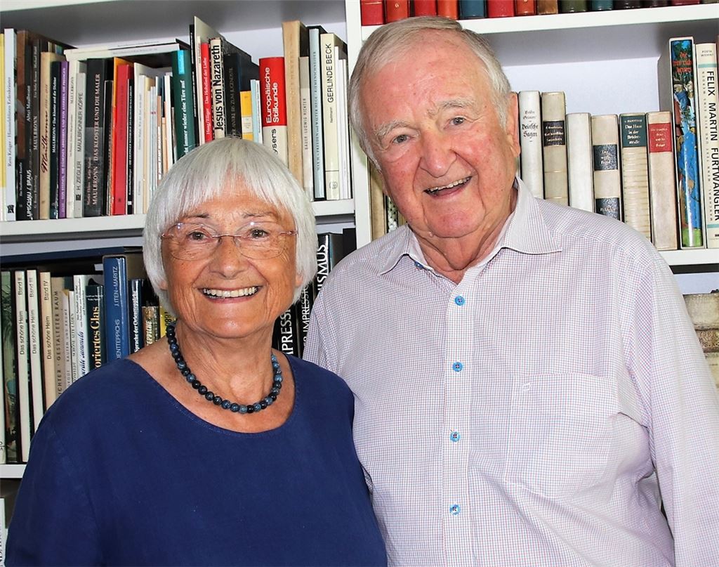 Ilse Marie und Rolf A. Kern sind seit 60 Jahren verheiratet. Den Ruhestand genießt das Paar in Maulbronn. Foto: Arning