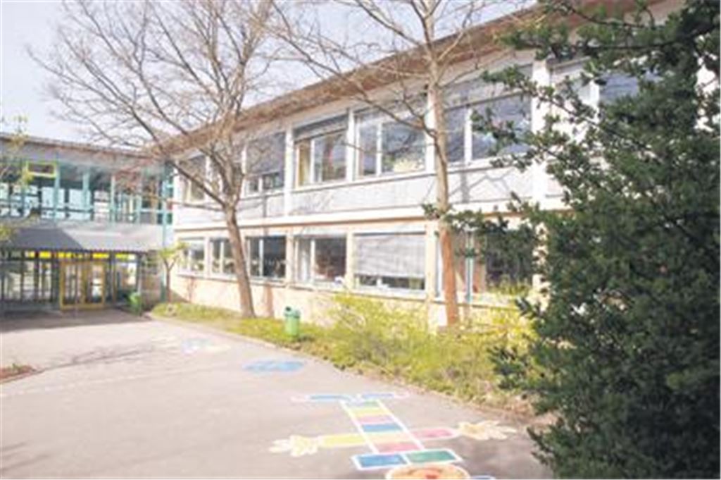 Im Altbau der Lienzinger Grundschule steht eine Innensanierung an.
Foto: Sadler